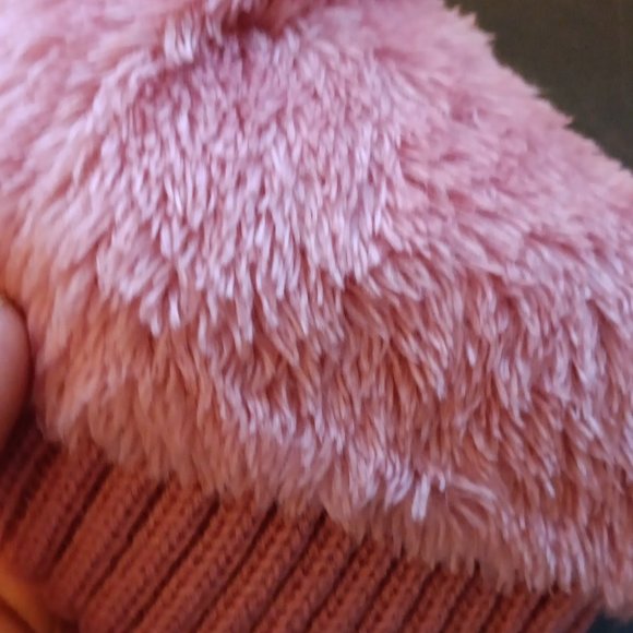 NWOT Ugg Women\'s Cable Beanie with Fur Pom and Rhinestones
